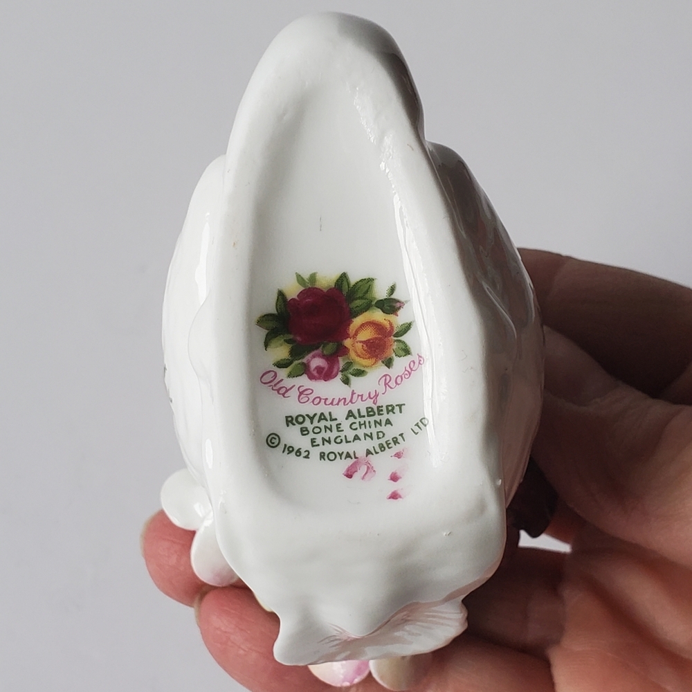Royal Albert Old Country Roses Rose-Filled Swan Figurine Vintage Collectible EUC - Picture 6 of 9